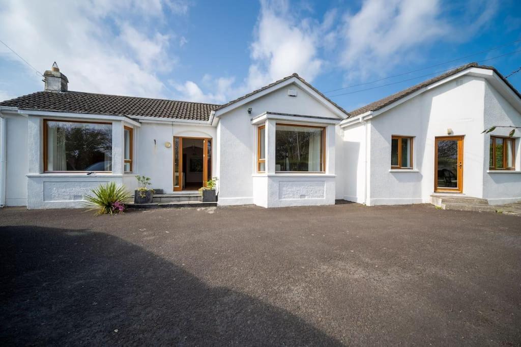 The Moorings- Near The Sea Villa Tramore Exterior photo